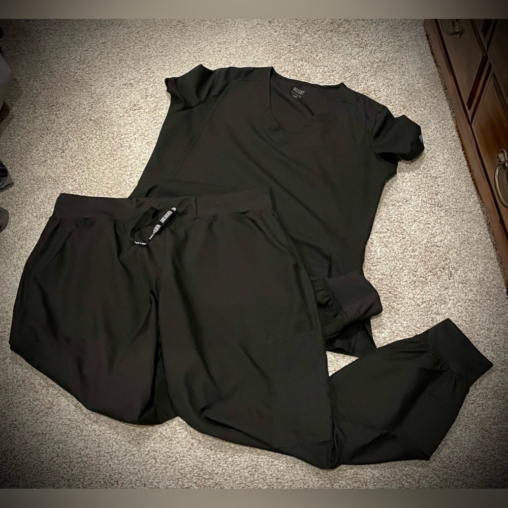 MEDCOUTURE Women’s Scrub Set